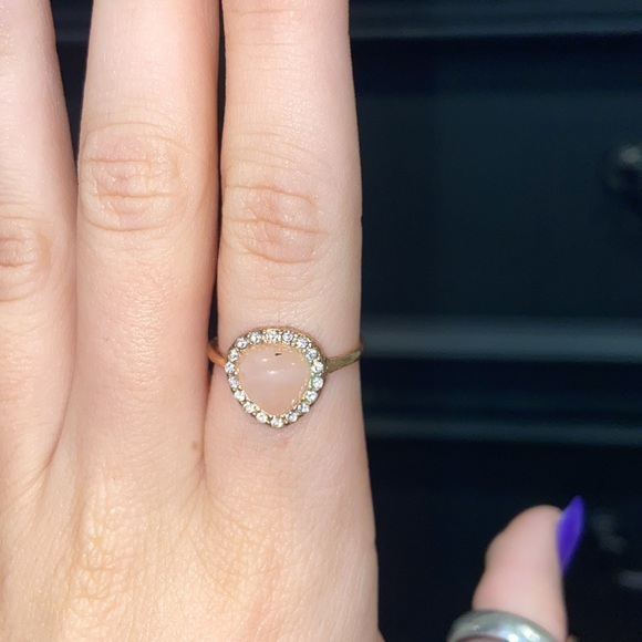 Gold ring with pink stone and surrounded by white crystals - Picture 2 of 2